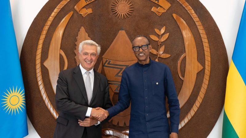 Le Président Kagame reçoit le Haut-Commissaire des Nations Unies pour les Réfugiés