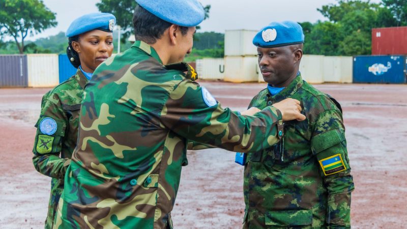 Les casques bleus rwandais en République Centrafricaine reçoivent les médailles de service de l’ONU