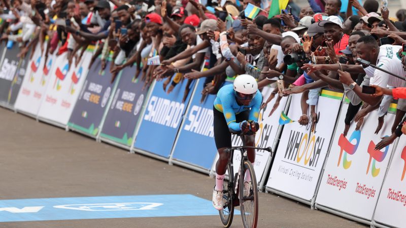 Les fans rwandais en liesse: ambiance de fête autour du contre-la-montre U23 hommes à Kigali