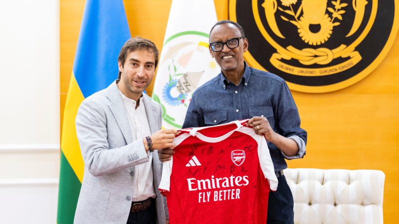 Le Président Kagame reçoit Mathieu Flamini, ex-star d’Arsenal et pionnier de la chimie verte