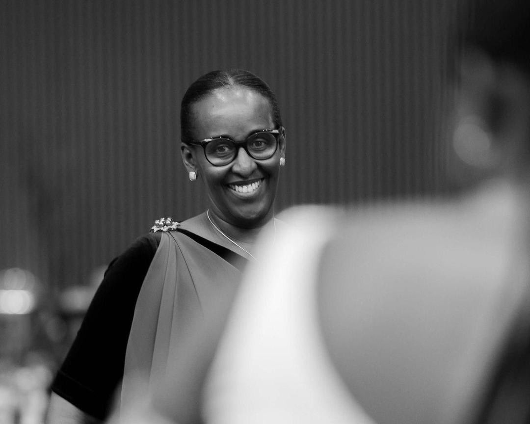 Indirimbo ya mbere y’abashyingiranywe: Imbyino y’ubuzima bwose – Jeannette Kagame