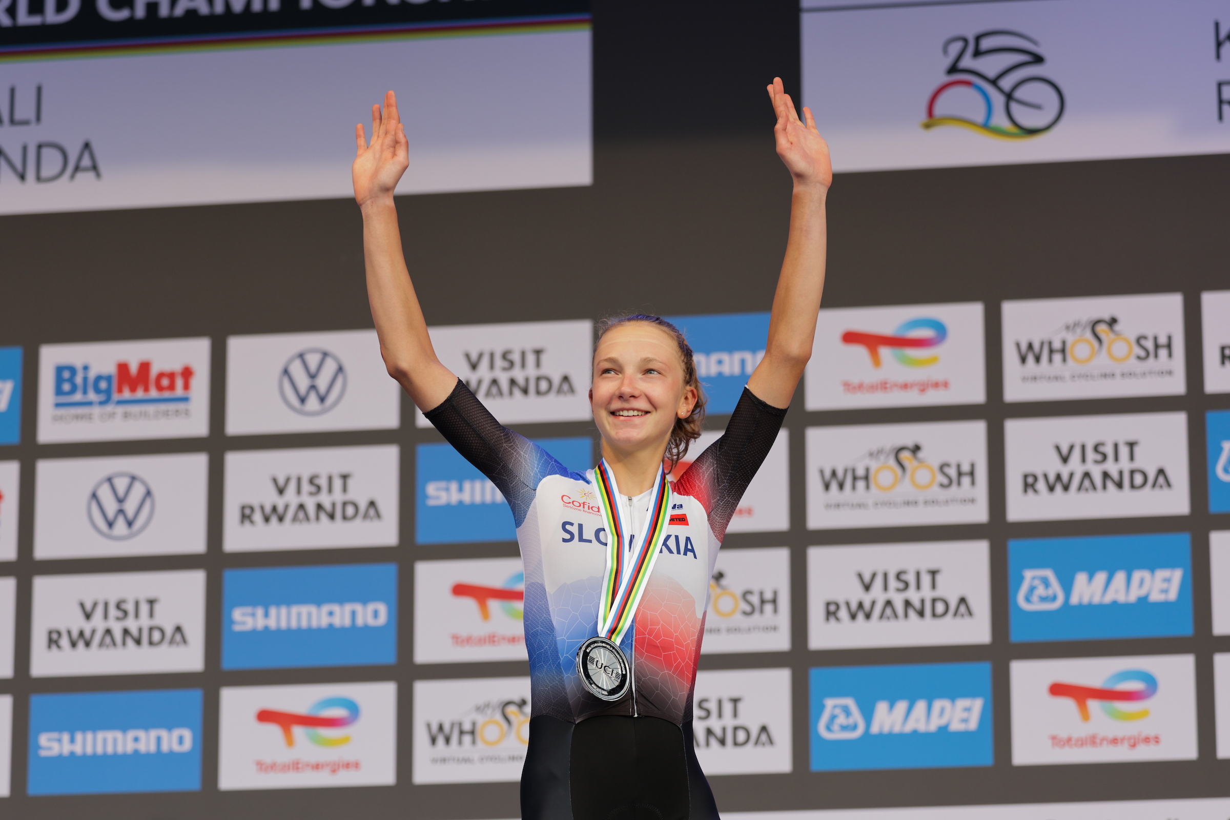 La Française Célia Gery entre dans l’histoire en remportant la première course féminine U23 sur route aux Mondiaux de Kigali