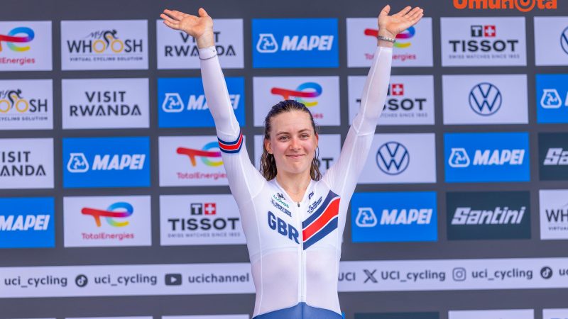 La britanique Zoé Bäckstedt sacrée championne du monde U23 du contre-la-montre à Kigali