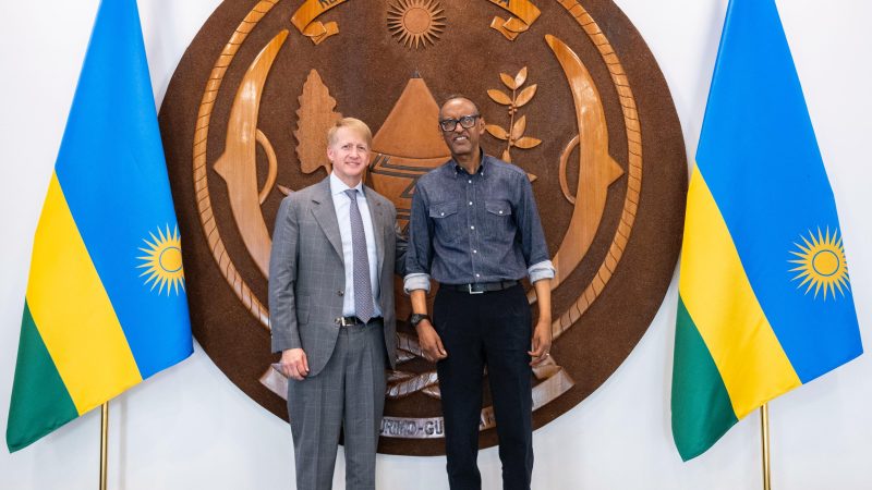 Le président Kagame reçoit David Marriott, président du groupe hôtelier international