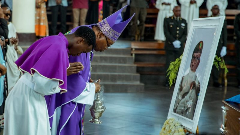 Funérailles du Lt Gen Innocent Kabandana: une messe de requiem à l’église Regina Pacis