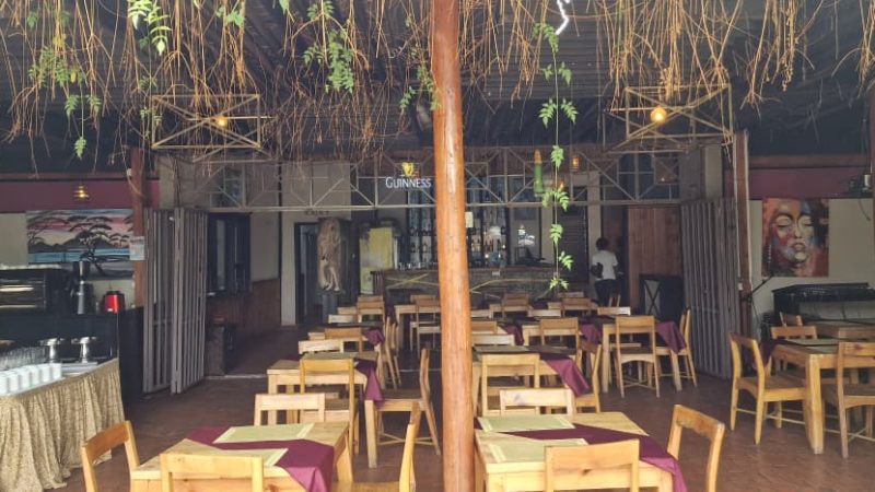 Pendant le championnat de cyclisme à Kigali, profitez de Burrows Bar & Restaurant!