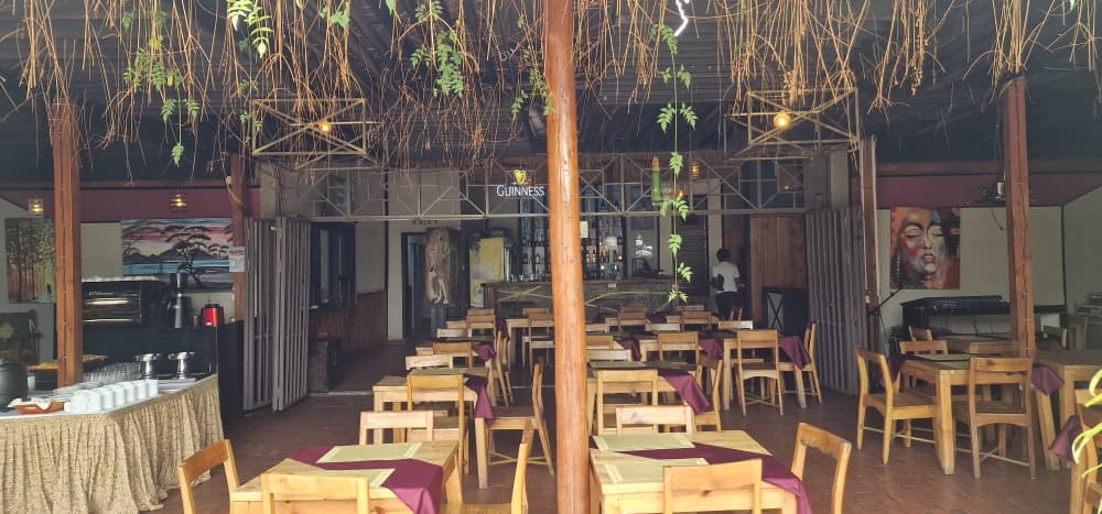 Pendant le championnat de cyclisme à Kigali, profitez de Burrows Bar & Restaurant!