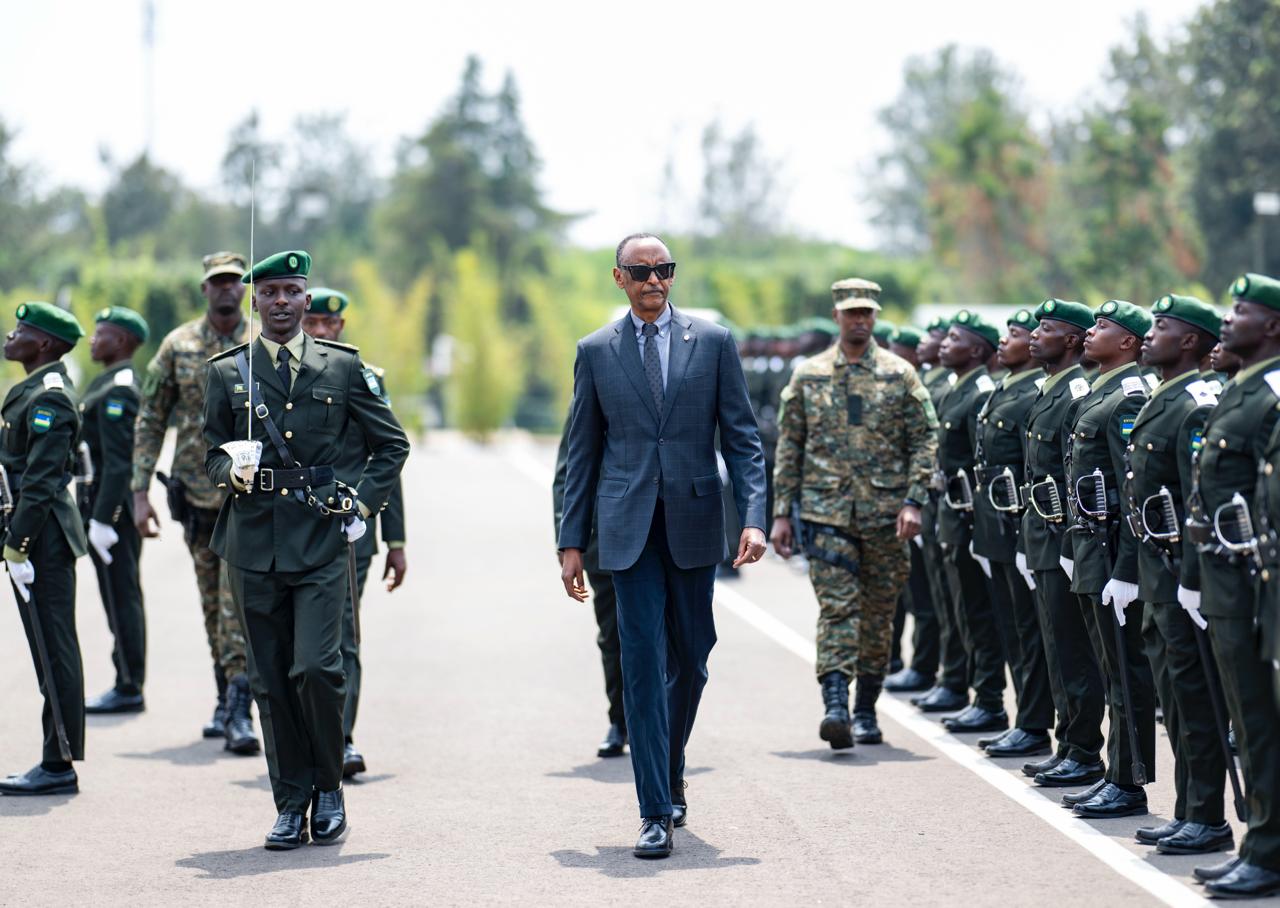 Le Président Kagame préside la cérémonie de nomination au grade de 1 029 sous-lieutenants à l’Académie militaire de Gako