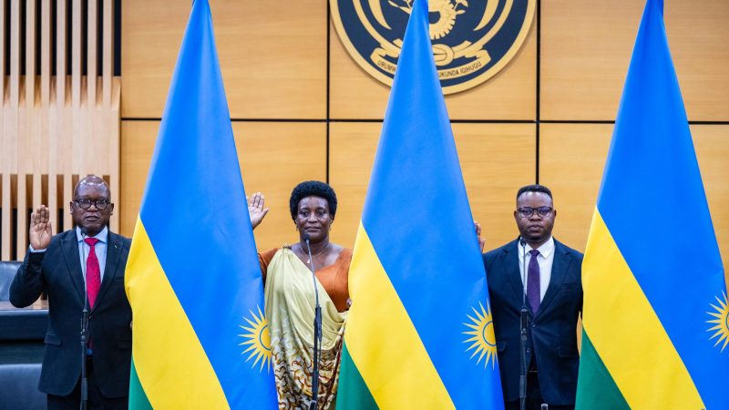 Le président Kagame préside la cérémonie de prestation de serment de nouveaux membres du gouvernement