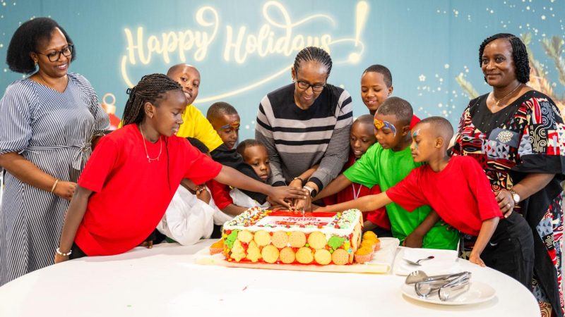 En images: Jeannette Kagame partage la fête de fin d’année avec 220 enfants
