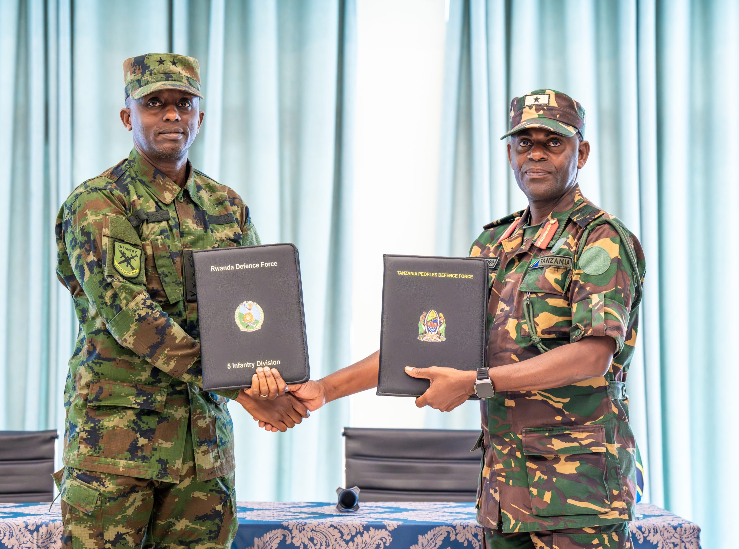 Rwanda–Tanzanie: Les forces armées renforcent leur coopération sécuritaire à Ngoma
