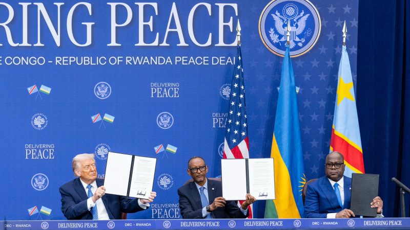 Washington: Kagame et Tshisekedi signent un accord de paix sous le regard de Donald Trump