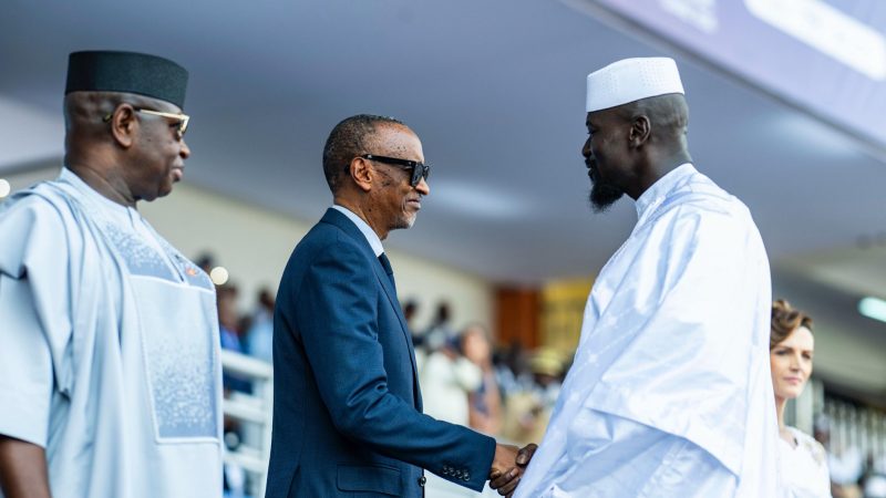 Paul Kagame assiste à l’investiture du président guinéen Mamadi Doumbouya