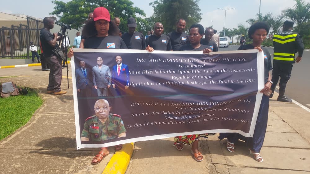 Manifestations à Kigali: des réfugiés congolais dénoncent des discours de haine en RDC et réclament justice contre le général Ekenge