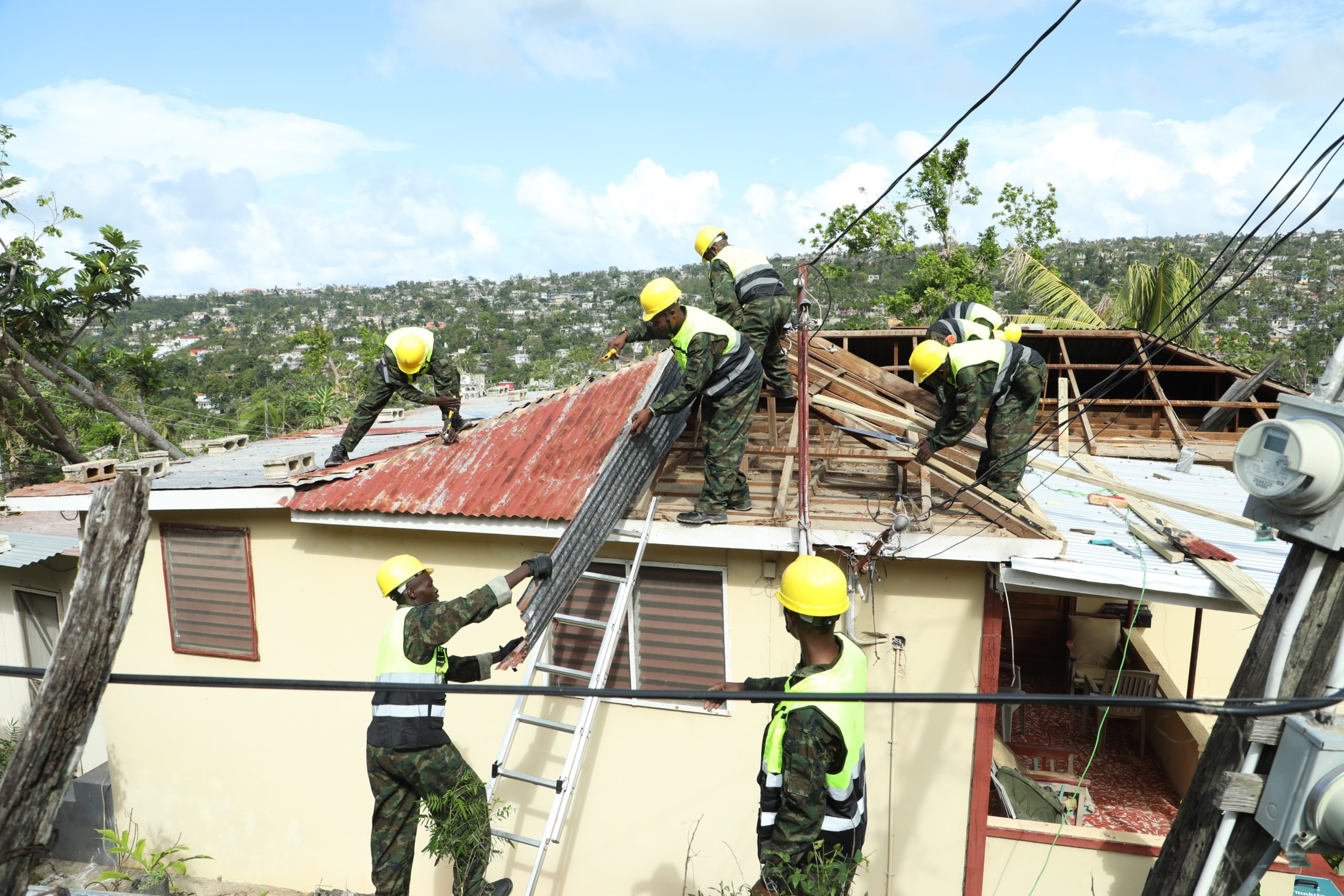 Les ingénieurs des RDF et des JDF lancent des travaux conjoints de reconstruction à Montego Bay