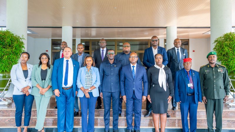 Le Ministre de la Défense reçoit une délégation parlementaire de Namibie en visite d’échange à Kigali