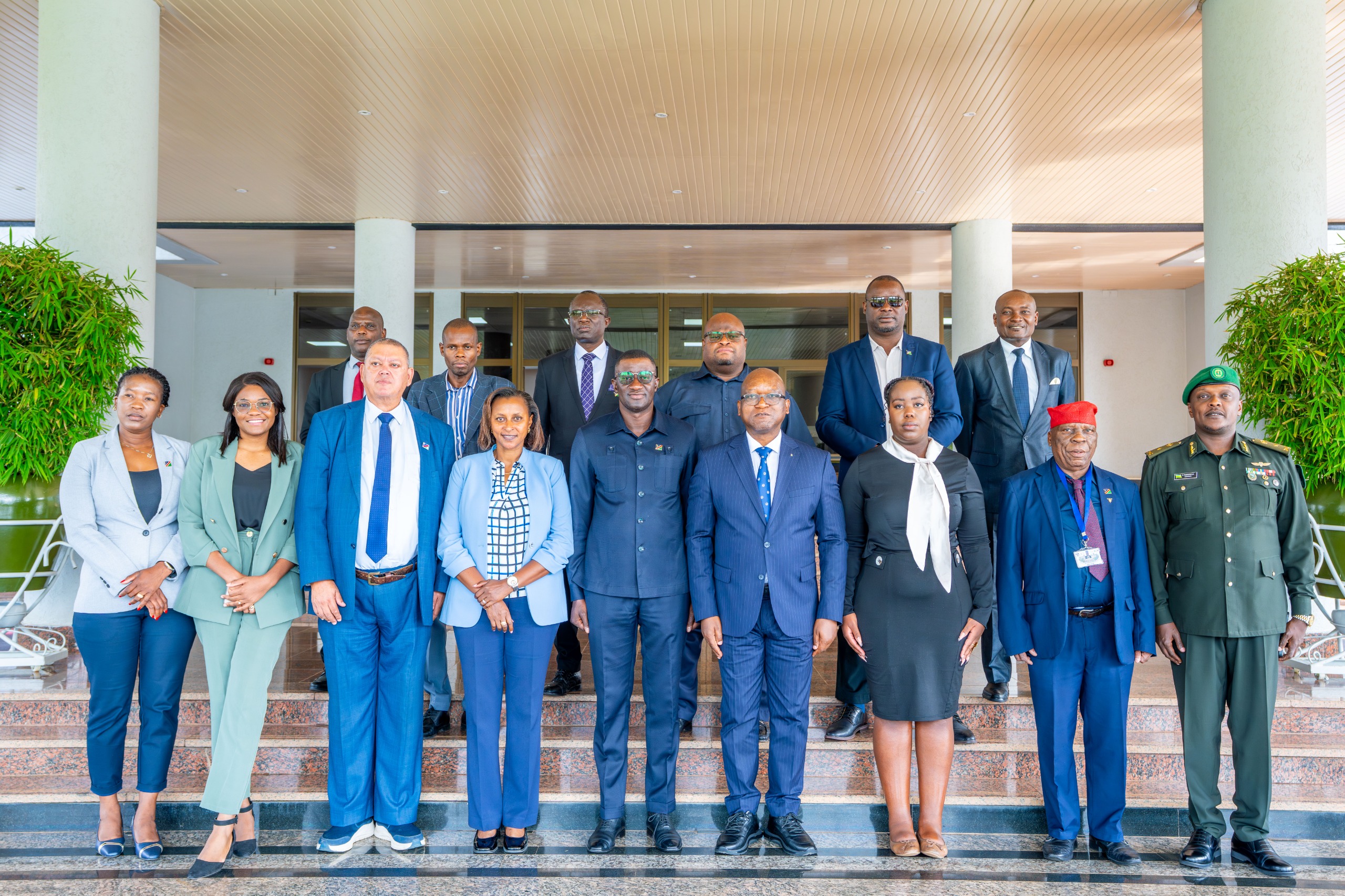 Le Ministre de la Défense reçoit une délégation parlementaire de Namibie en visite d’échange à Kigali
