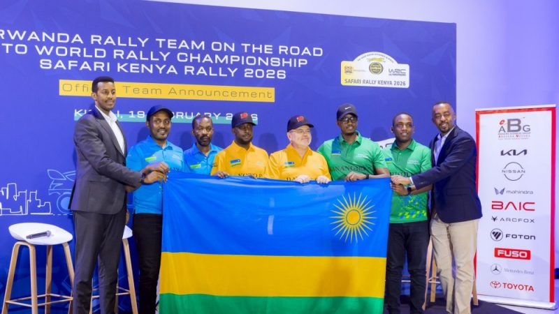 Le ministre Rwego remet le drapeau national aux équipages rwandais engagés au WRC Safari Rally 2026