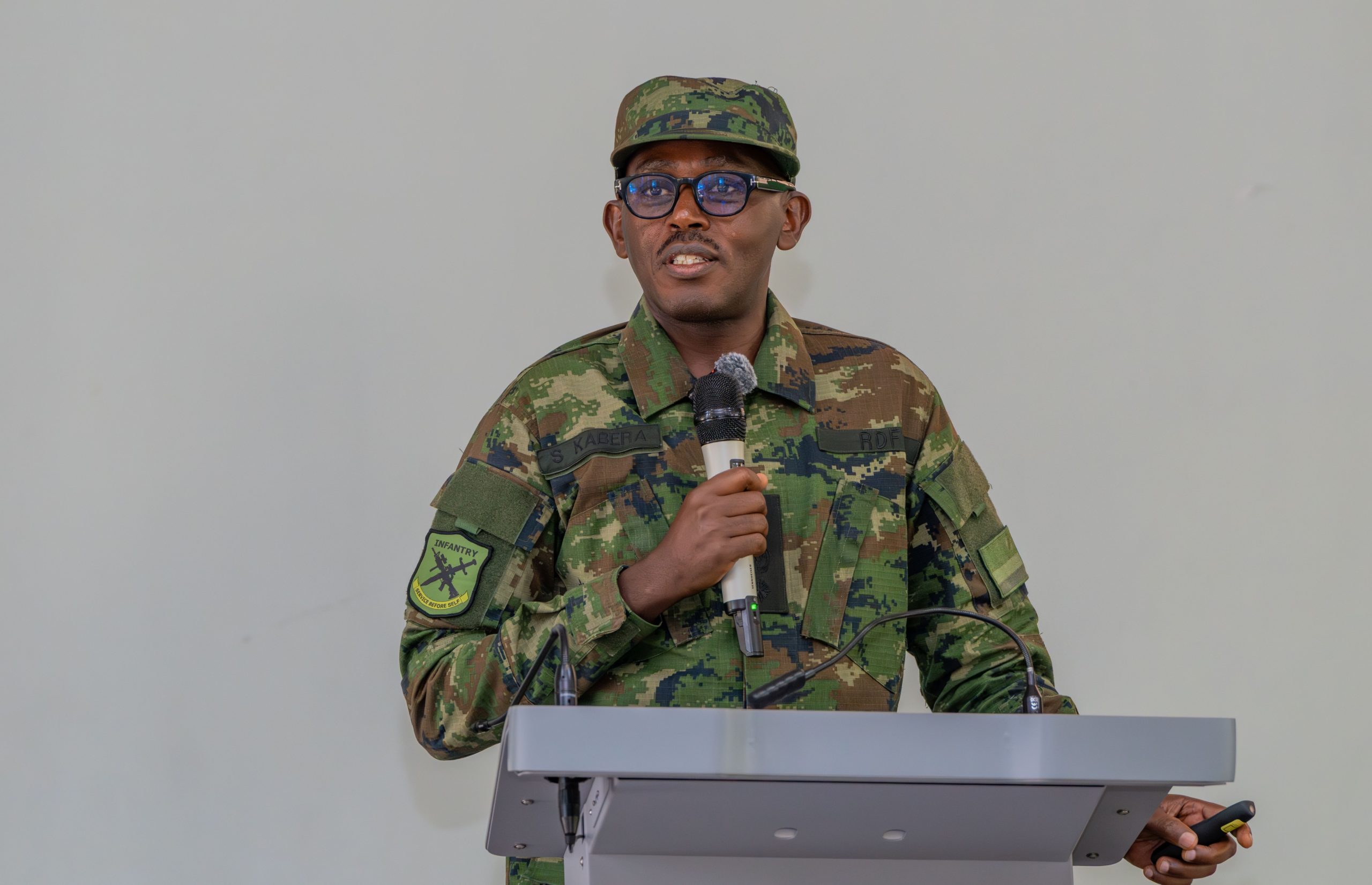 Le porte-parole adjoint des RDF sensibilise les élèves de Ntare Louisenlund à l’importance des héros nationaux