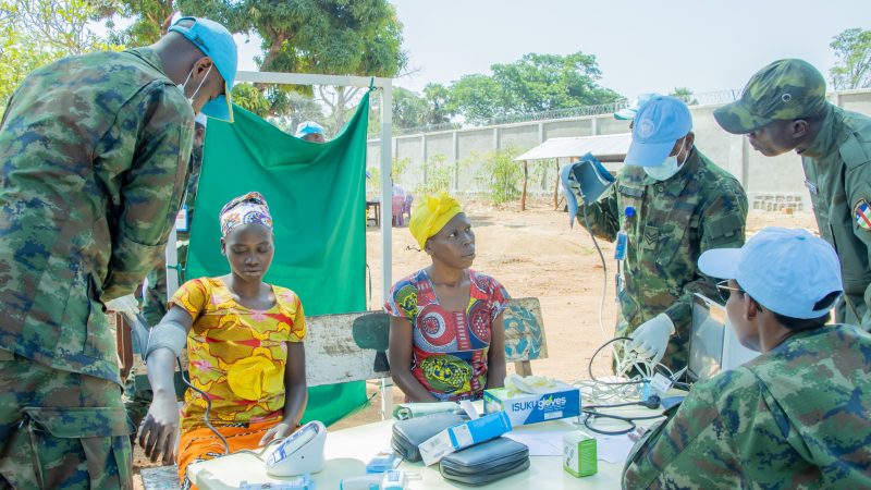 République centrafricaine: les Casques bleus rwandais offrent des soins médicaux gratuits aux détenus de Bria