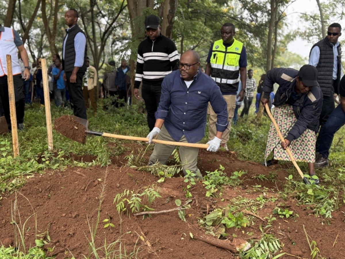 Umuganda à Kicukiro: le Premier ministre mobilise la communauté pour l’environnement et la santé