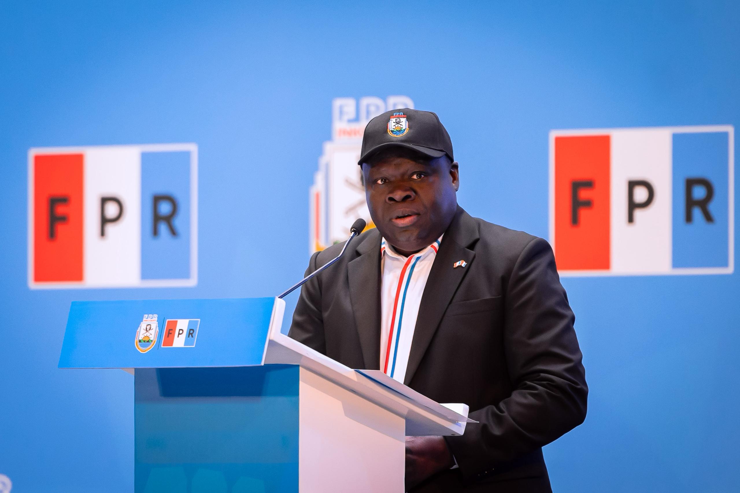 “Faites des réseaux sociaux un outil de développement” : un appel de Christophe Bazivamo à la jeunesse du FPR-Inkotanyi