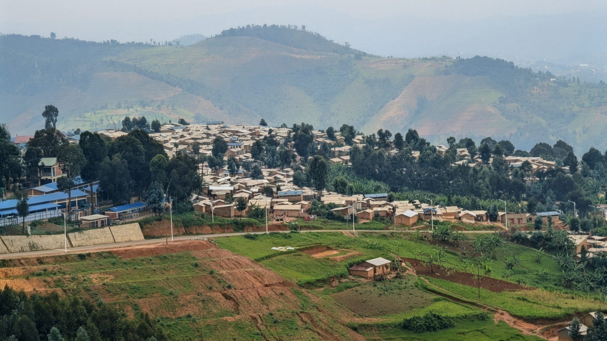 Reportage au camp de Kiziba: au Rwanda, des milliers de réfugiés congolais reconstruisent leur vie entre école, santé et espoir
