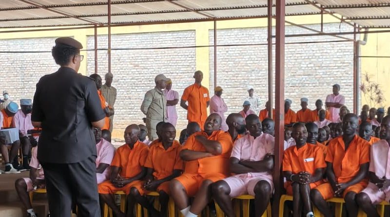 “Allez-y et intégrez-vous dans vos communautés pour contribuer à la construction du pays” – DCG Muhisoni aux détenus libérés