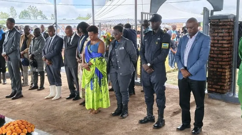 Sous la pluie, Munyaga honore la mémoire des victimes du génocide contre les Tutsi