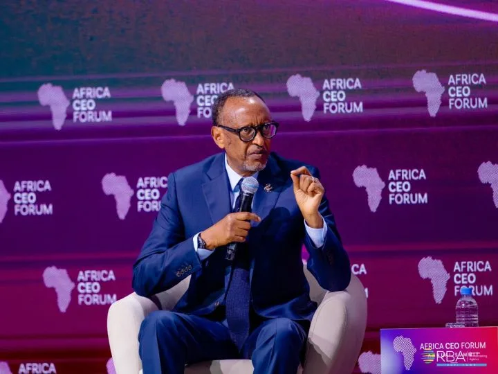 “L’Afrique doit agir ensemble et non seulement analyser les crises mondiales”, affirme Paul Kagame à l’ouverture de l’Africa CEO Forum