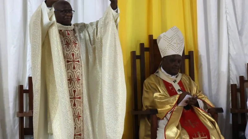 Le père André Kibanguka célébré pour ses 50 ans de sacerdoce et son héritage au Collège Saint-André de Nyamirambo