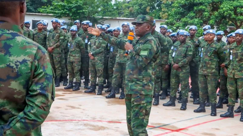Le chef d’état-major de l’armée rwandaise rencontre les Casques bleus rwandais à Bangui
