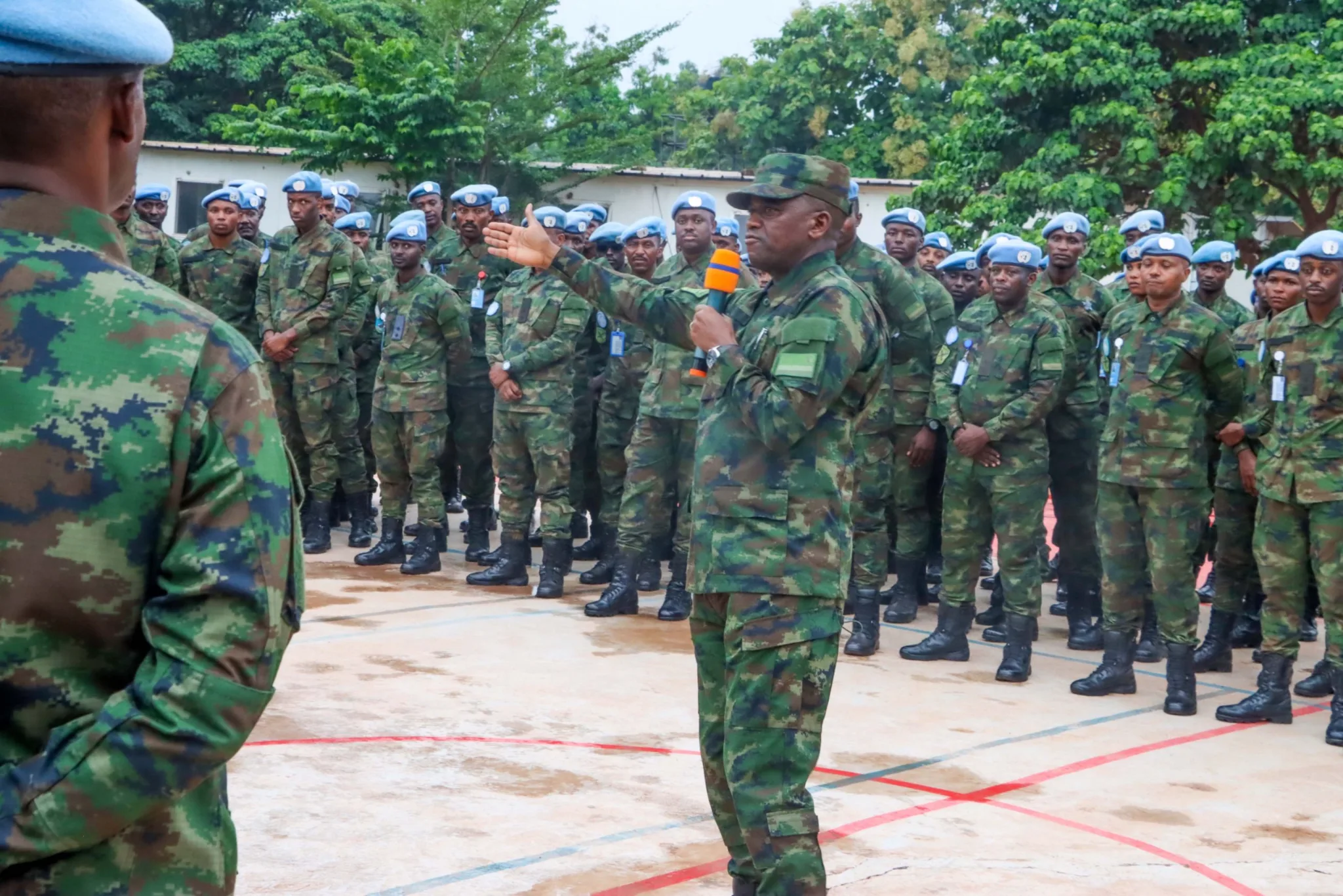 Le chef d’état-major de l’armée rwandaise rencontre les Casques bleus rwandais à Bangui