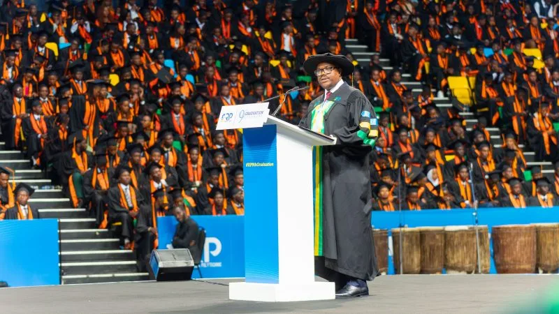 “Soyez des créateurs d’emplois et des innovateurs”: le Premier ministre interpelle les diplômés de Rwanda Polytechnic