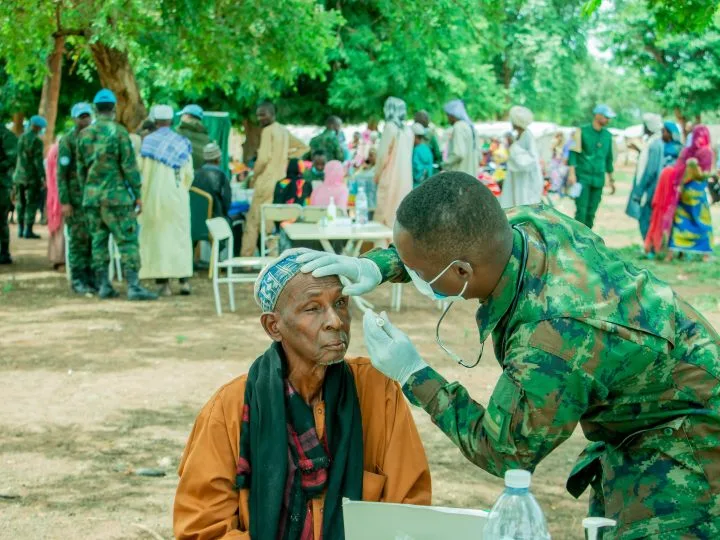 Les Casques bleus rwandais en République centrafricaine offrent des soins médicaux gratuits aux déplacés internes à Bria
