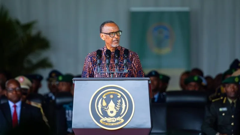 108 officiers supérieurs diplômés à Nyakinama: Kagame souligne l’importance du leadership stratégique et de la coopération internationale