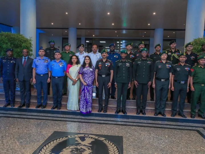 Le Chef d’état-major général des RDF reçoit des étudiants et membres du corps professoral du National Defence College de l’Inde (PHOTOS)