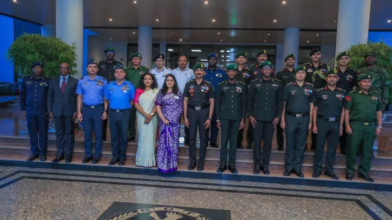 Le Chef d’état-major général des RDF reçoit des étudiants et membres du corps professoral du National Defence College de l’Inde (PHOTOS)