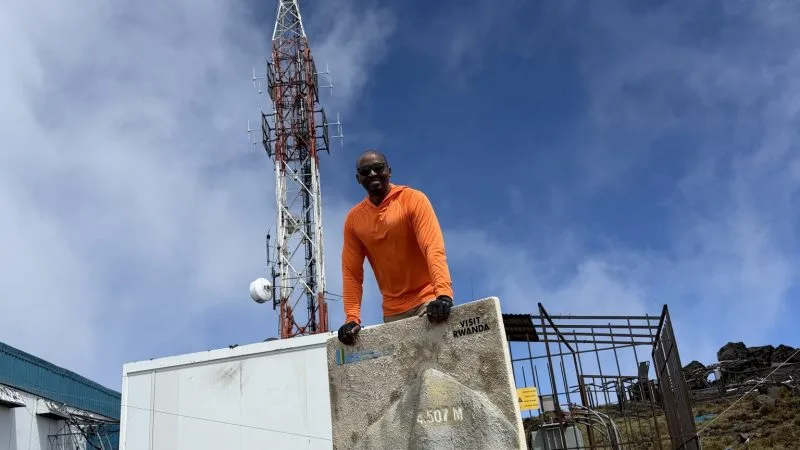 Quand la santé donne l’exemple: Le ministre Sabin Nsanzimana défie le mont Karisimbi pour ses 4 507 mètres