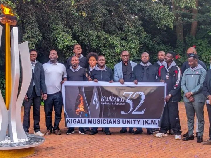 Kwibuka 32 : les artistes de Kigali se recueillent au Mémorial de Gisozi en hommage aux victimes du génocide contre les Tutsi