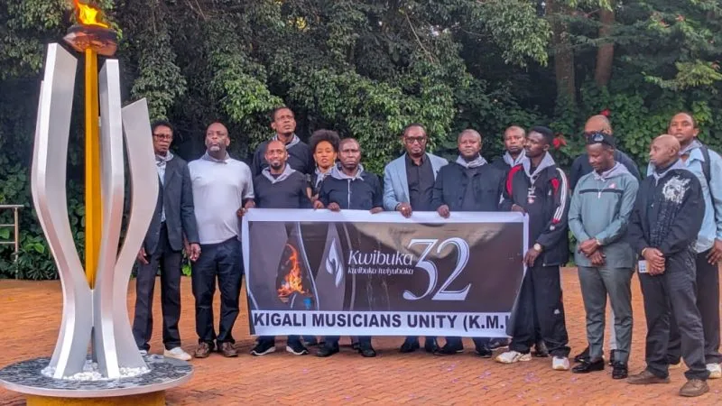 Kwibuka 32 : les artistes de Kigali se recueillent au Mémorial de Gisozi en hommage aux victimes du génocide contre les Tutsi