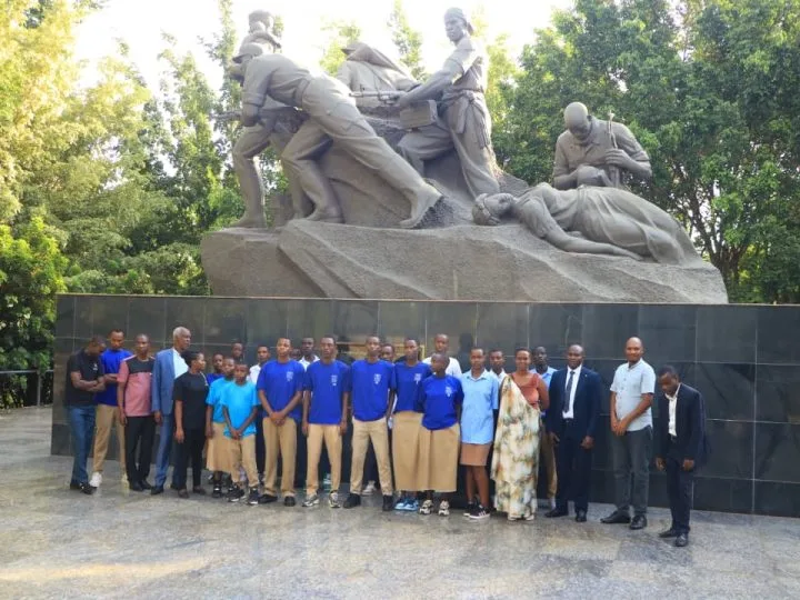Les jeunes de Rwamagana en visite des lieux de mémoire pour mieux construire l’avenir