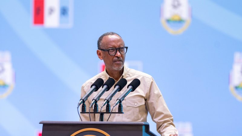 «N’investissez pas dans les “vibes”, mais dans des fondations solides» : le président Paul Kagame appelle la jeunesse à privilégier le durable plutôt que l’éphémère.