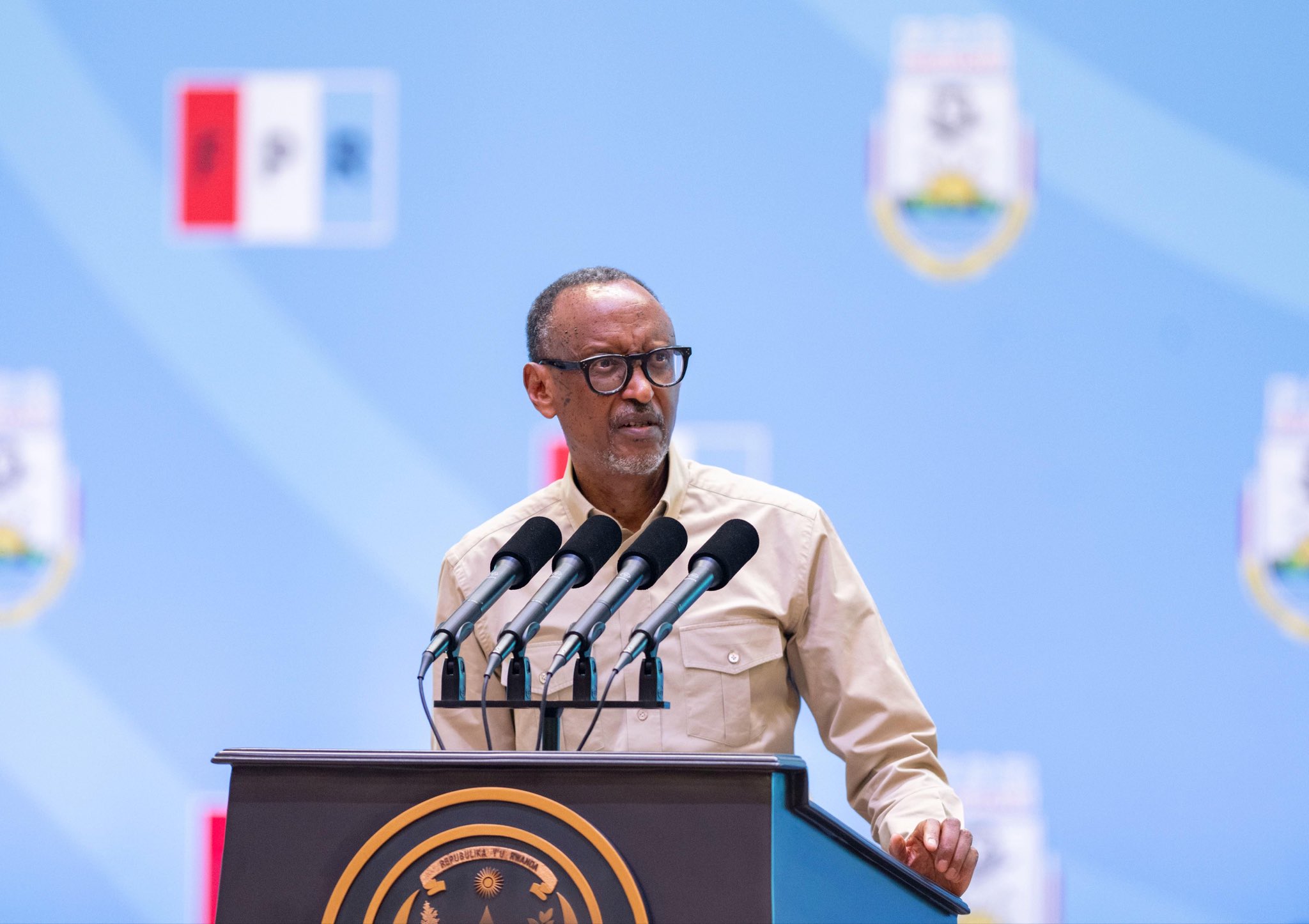 «N’investissez pas dans les “vibes”, mais dans des fondations solides» : le président Paul Kagame appelle la jeunesse à privilégier le durable plutôt que l’éphémère.