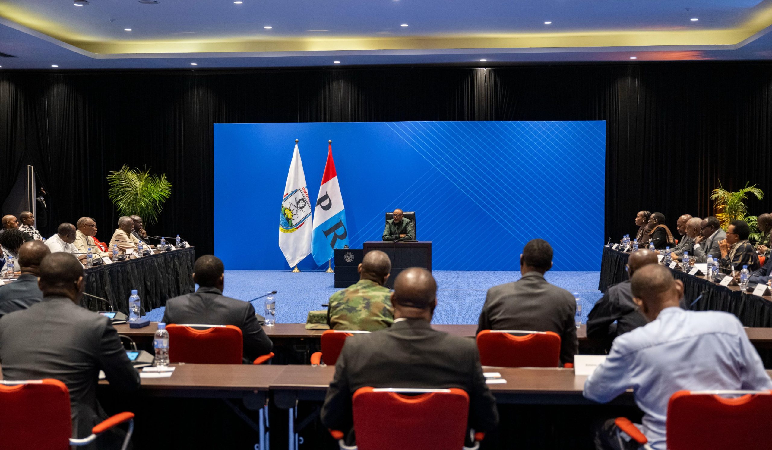 Le Président Paul Kagame réunit les cadres du FPR-Inkotanyi autour de l’histoire du Parti