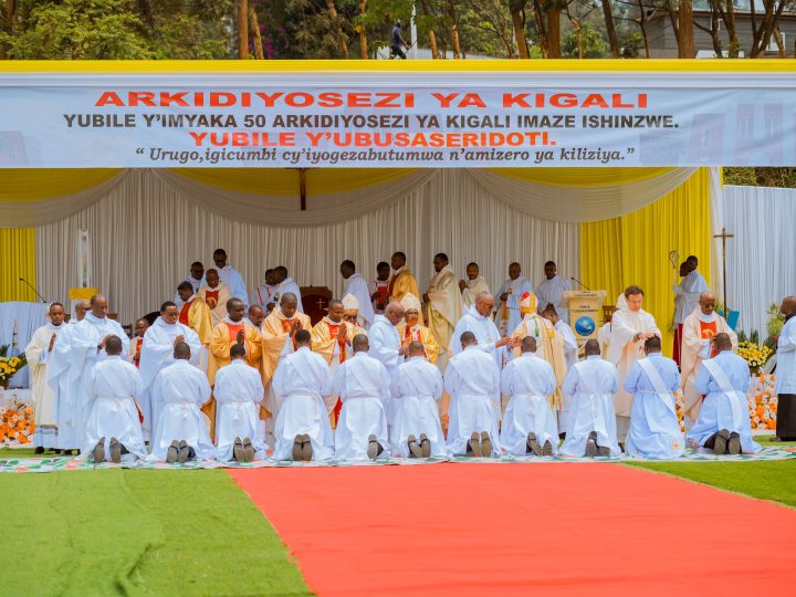 L’Archidiocèse de Kigali célèbre le jubilé du sacerdoce et ordonne 11 nouveaux prêtres: “Ce n’est pas vous qui m’avez choisi, c’est moi qui vous ai choisis”