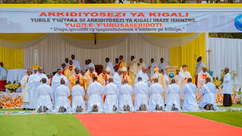 L’Archidiocèse de Kigali célèbre le jubilé du sacerdoce et ordonne 11 nouveaux prêtres: “Ce n’est pas vous qui m’avez choisi, c’est moi qui vous ai choisis”