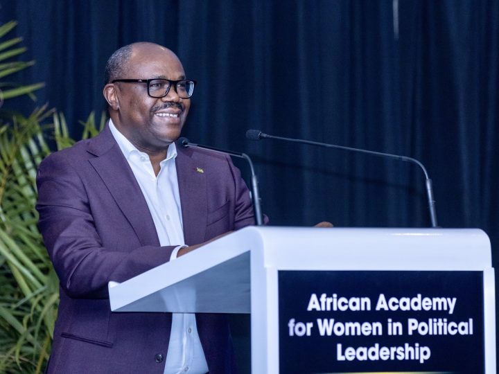 “Un pays ne peut réaliser son plein potentiel en laissant les femmes de côté”, affirme le Premier ministre Nsengiyumva