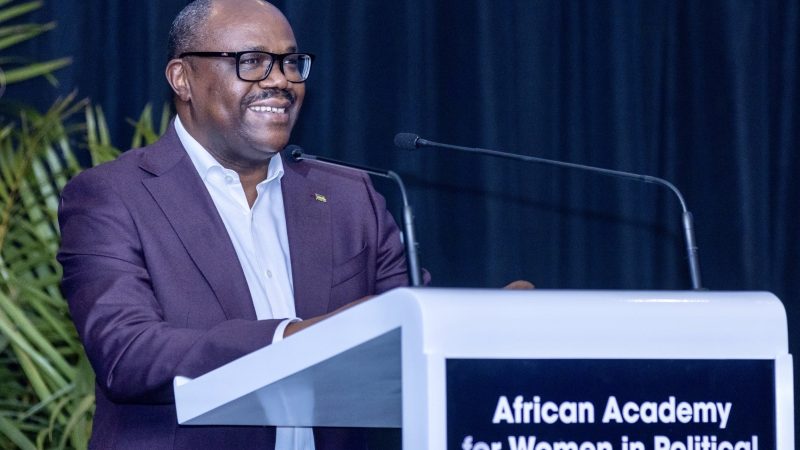 “Un pays ne peut réaliser son plein potentiel en laissant les femmes de côté”, affirme le Premier ministre Nsengiyumva