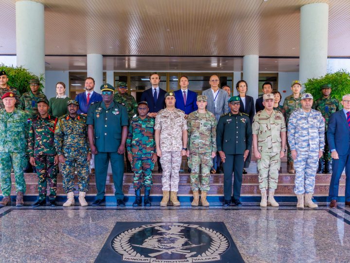 Diplomatie militaire: Le ministère de la Défense et les RDF organisent une séance d’information sur la sécurité pour les attachés de défense